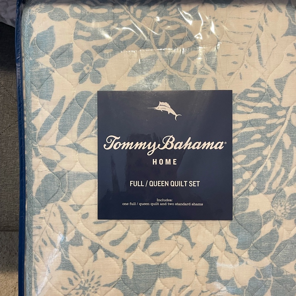 Tommy Bahama queen quilt set brand new